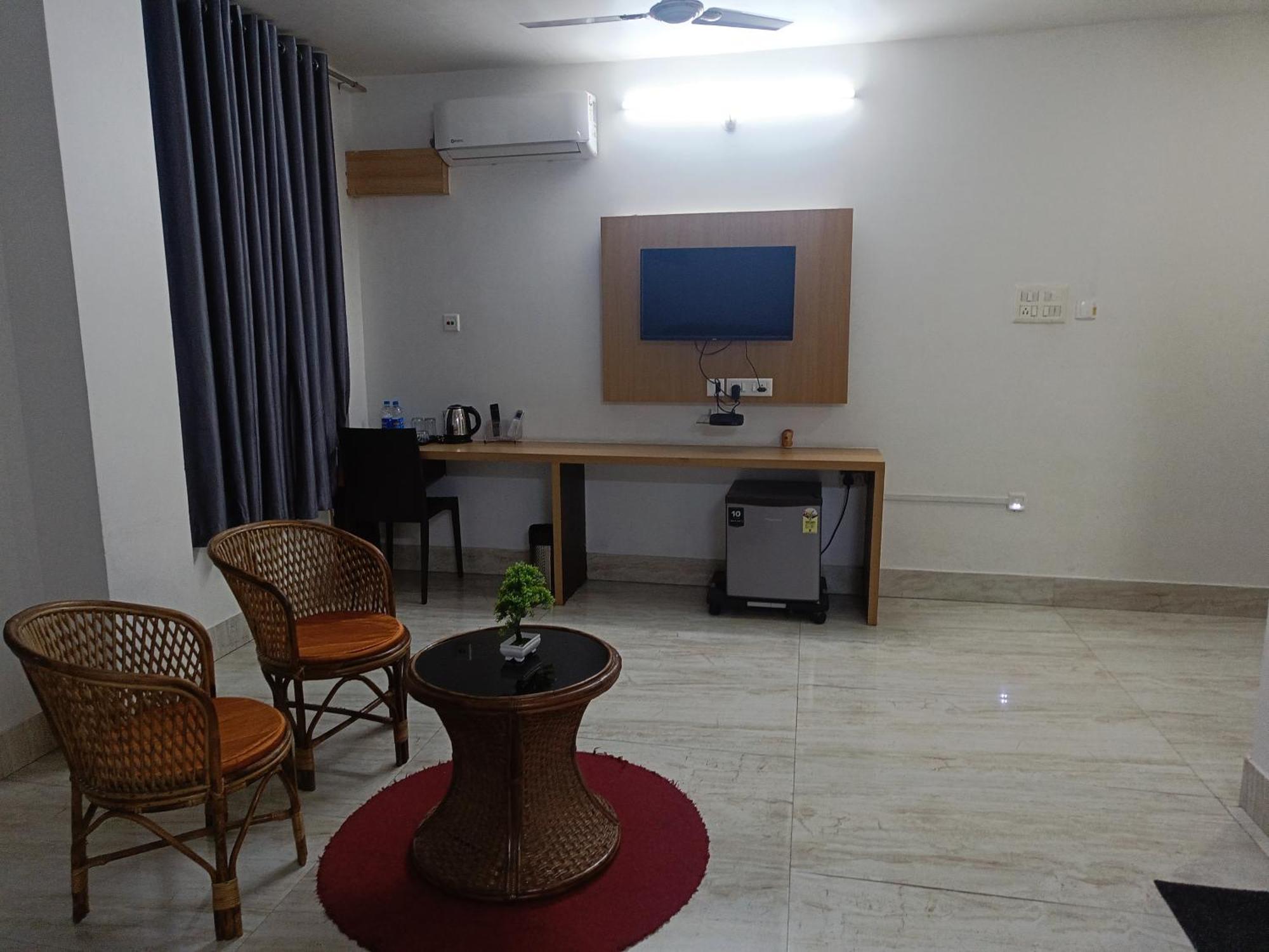 Hotel Mirana Guwahati Dış mekan fotoğraf