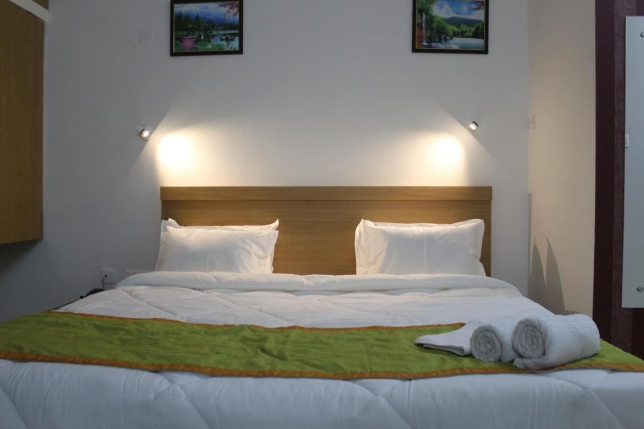 Hotel Mirana Guwahati Dış mekan fotoğraf